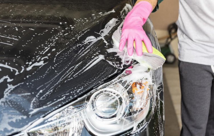 Techniki mycia auta